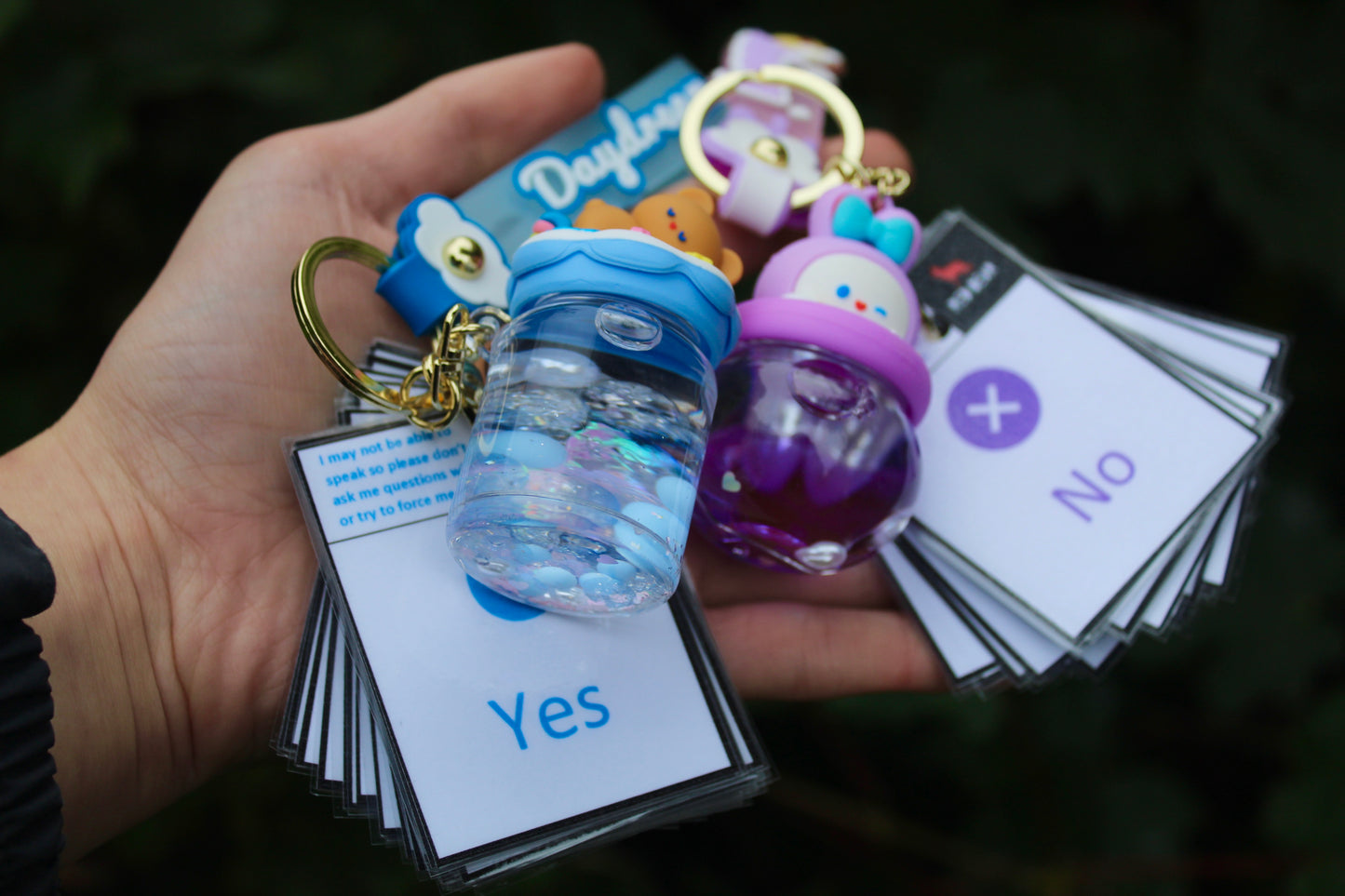 Animal/dinosaur/cat themed sensory liquid keychain and matching 32pcs non-verbal communication set